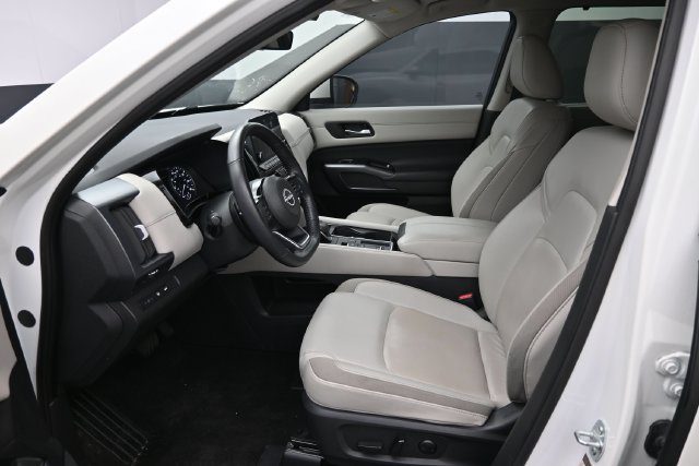 Used 2024 Nissan Pathfinder SL FWD image 22