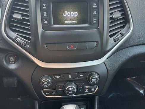 Used 2014 Jeep Cherokee Latitude w/ Comfort/Convenience Group image 16