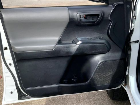 Used 2019 Toyota Tacoma SR image 14