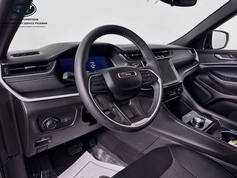 Used 2024 Jeep Grand Cherokee L Laredo image 9