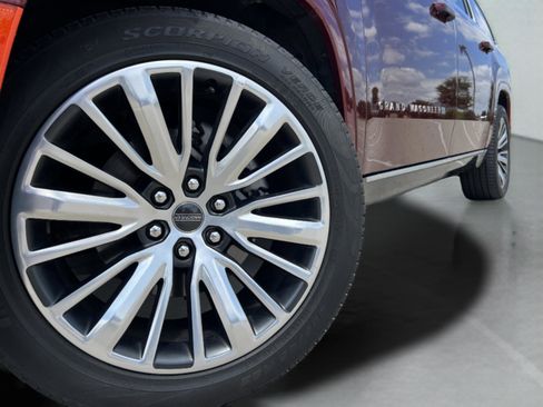 Used 2024 Jeep Grand Wagoneer L Series III AWD/4WD image 35