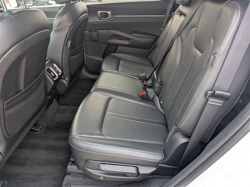Used 2024 Kia Sorento S image 24