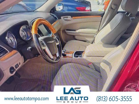 Used 2013 Chrysler 300 C RWD image 4