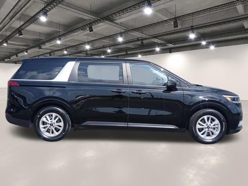 Used 2024 Kia Carnival LX FWD image 17
