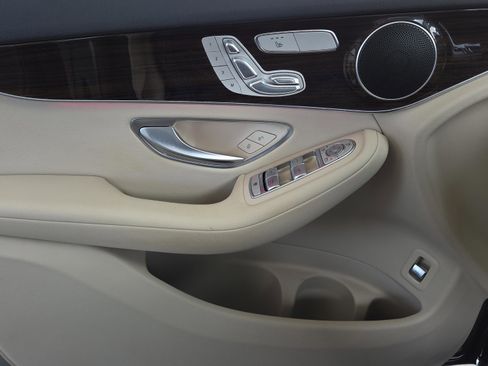 Certified 2022 Mercedes-Benz GLC 300 image 34