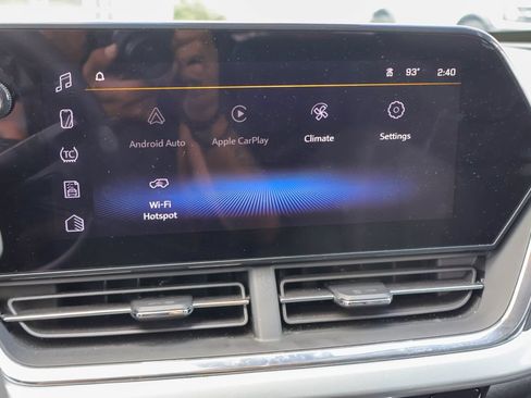 Used 2025 Chevrolet Trax LT FWD image 5