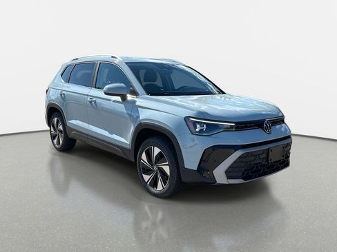 Used 2025 Volkswagen Taos SEL image 3