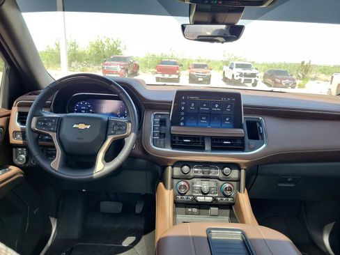 Used 2024 Chevrolet Suburban High Country w/ Advanced Technology Package AWD/4WD image 14