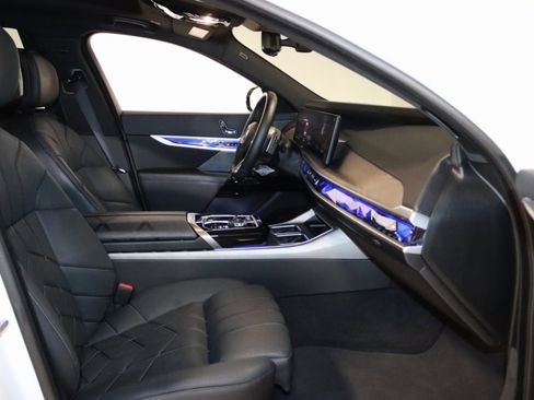 Used 2023 BMW 760i xDrive image 69