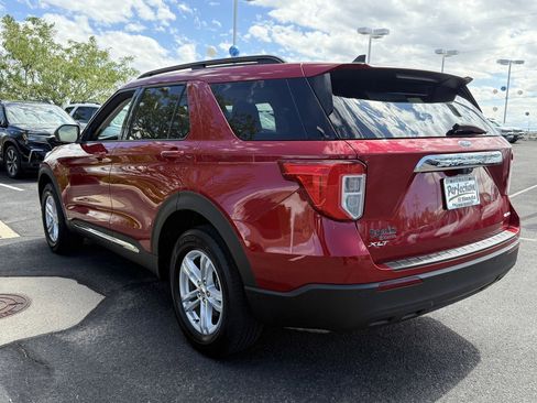 Used 2022 Ford Explorer XLT image 7