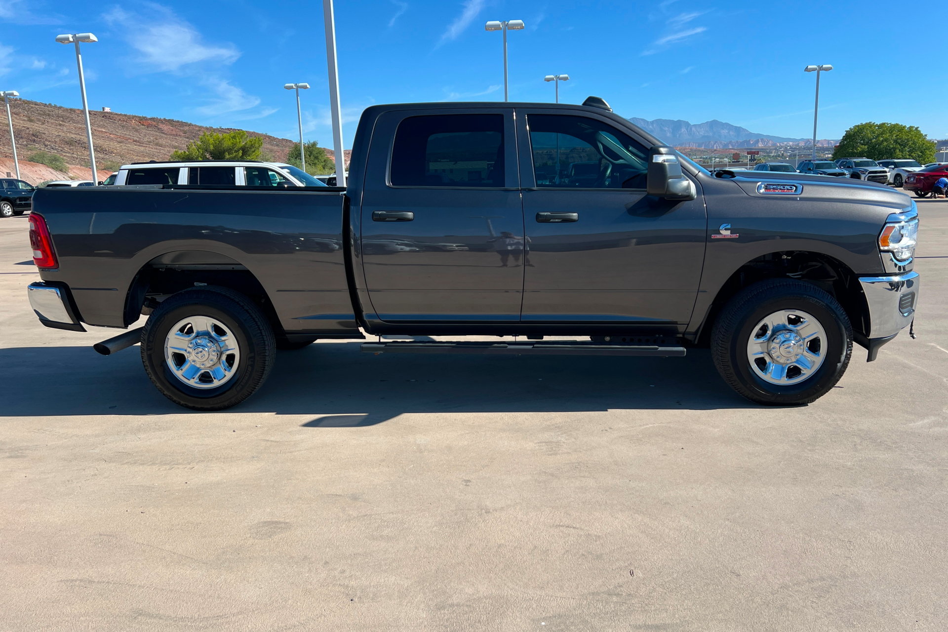 Used 2024 RAM 3500 Tradesman w/ Chrome Appearance Group AWD/4WD image 7