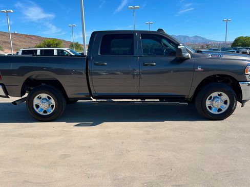 Used 2024 RAM 3500 Tradesman w/ Chrome Appearance Group AWD/4WD image 7