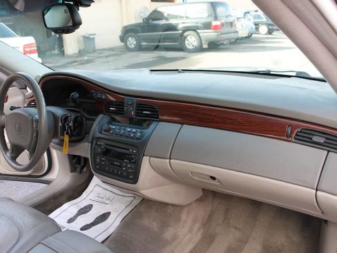 Used 2000 Cadillac De Ville w/ Comfort/Convenience Pkg image 34
