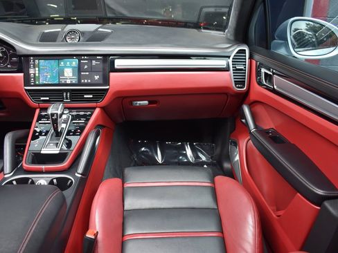 Used 2021 Porsche Cayenne Turbo image 17