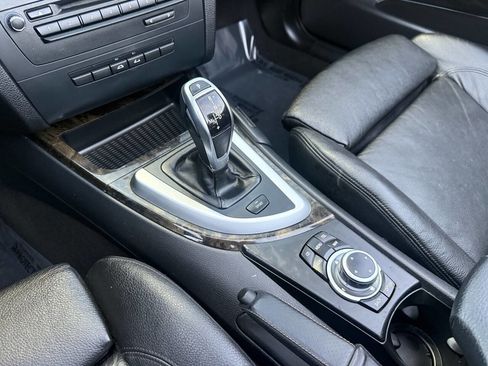 Used 2012 BMW 135i Convertible image 23