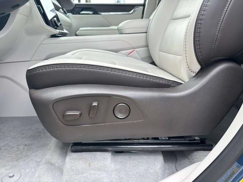 Used 2025 GMC Acadia Denali w/ LPO, All-Weather Package AWD/4WD image 23