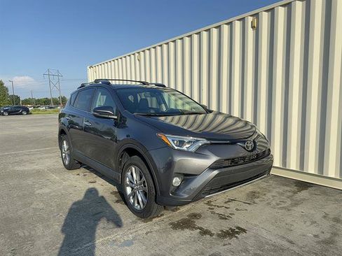 Used 2017 Toyota RAV4 Limited FWD image 1