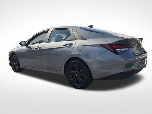 Used 2023 Hyundai Elantra SEL w/ Preferred Accessory Package image 7