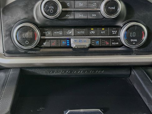 Used 2024 Ford Expedition Max XLT image 23