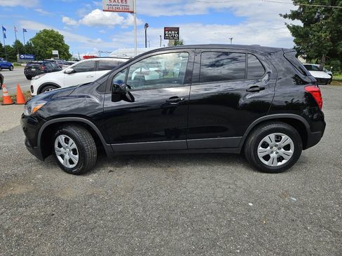 Used 2017 Chevrolet Trax LS w/ Fleet Convenience Package FWD image 2