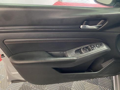 Used 2019 Nissan Altima 2.5 SR FWD image 15
