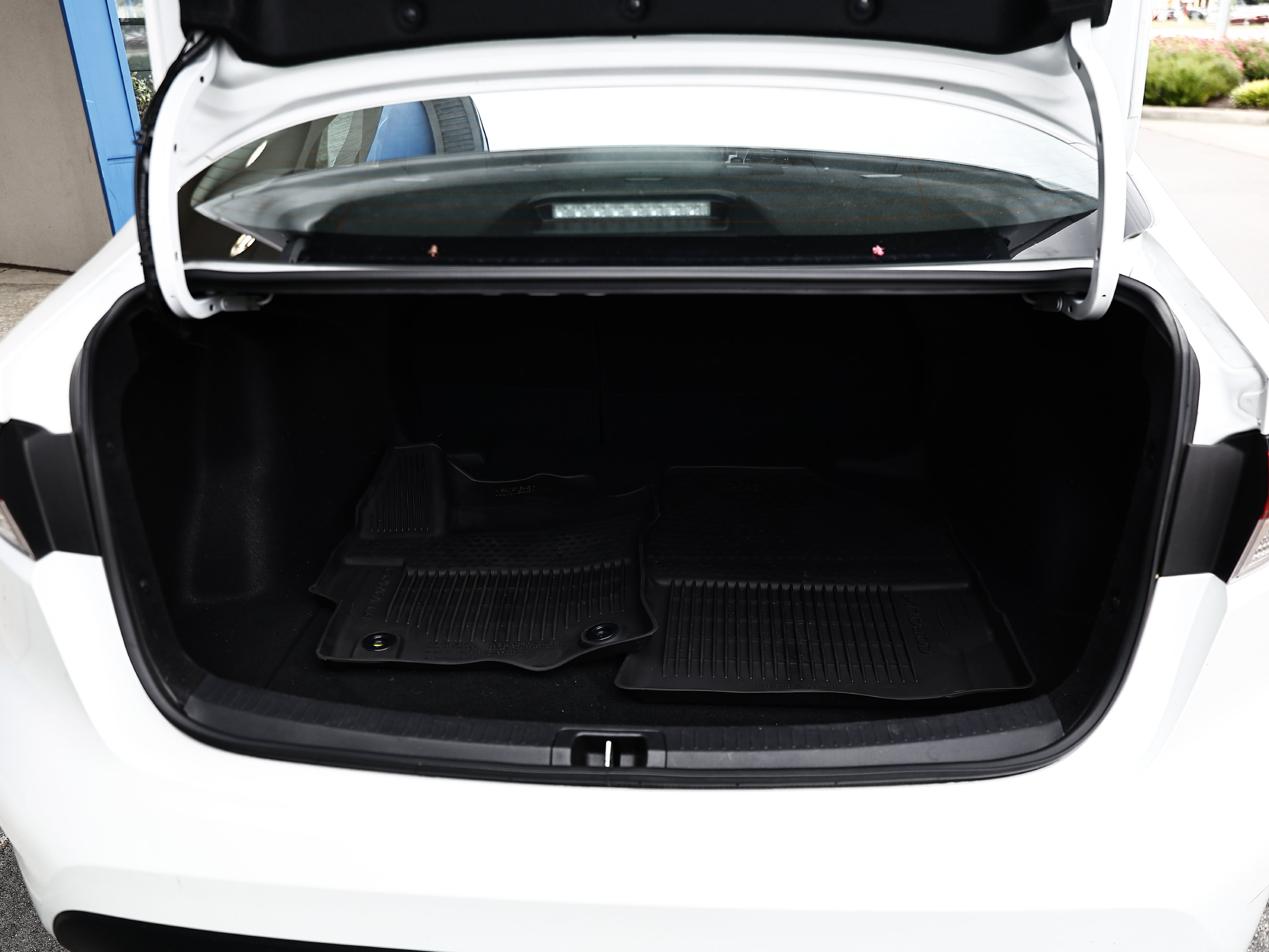 Used 2025 Toyota Corolla LE FWD image 28