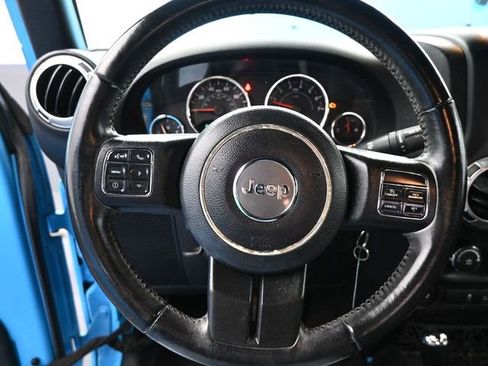 Used 2017 Jeep Wrangler Unlimited Rubicon w/ Connectivity Group image 21