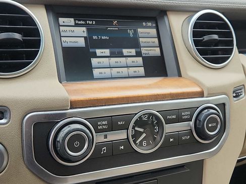Used 2016 Land Rover LR4 AWD/4WD image 17