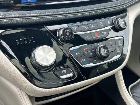 Used 2022 Chrysler Pacifica Limited image 54