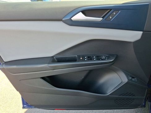 Certified 2022 Volkswagen Taos SE FWD image 12