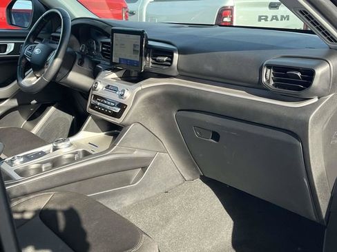Used 2022 Ford Explorer XLT AWD/4WD image 26
