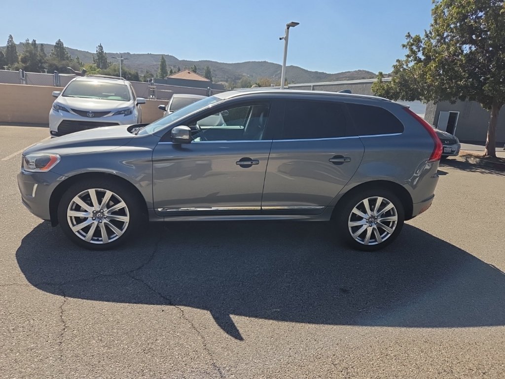 Used 2017 Volvo XC60 T5 Inscription w/ Preferred Option Package FWD image 2