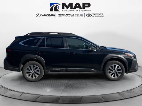 Used 2023 Subaru Outback Premium image 5