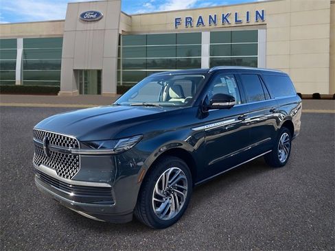 New 2025 Lincoln Navigator L Reserve image 3