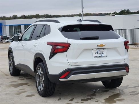 Certified 2024 Chevrolet Trax LT w/ Driver Confidence Package image 8