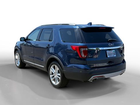 Used 2016 Ford Explorer XLT w/ Equipment Group 202A FWD image 3