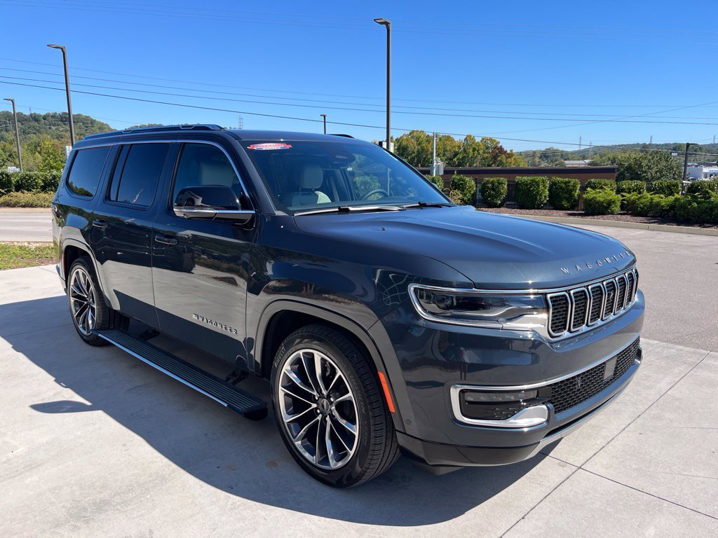 Used 2025 Jeep Wagoneer Series III w/ Premium Group I AWD/4WD image 31
