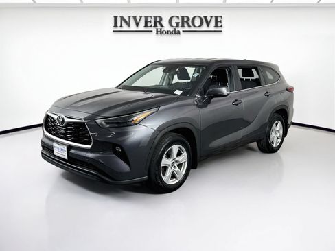 Used 2023 Toyota Highlander LE AWD/4WD image 1