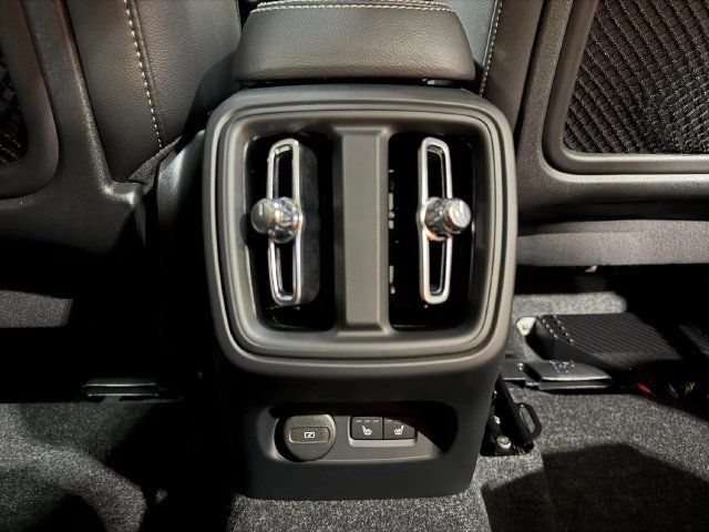 Used 2025 Volvo XC40 B5 Ultra w/ Climate Package AWD/4WD image 21