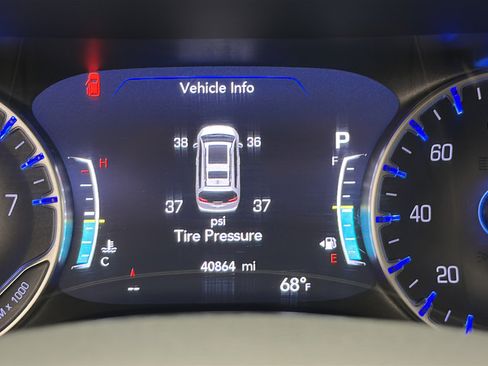Used 2023 Chrysler Pacifica Limited FWD image 17