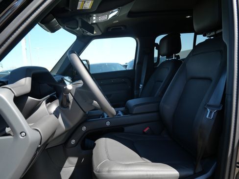 New 2026 Land Rover Defender 130 X-Dynamic SE AWD/4WD image 3