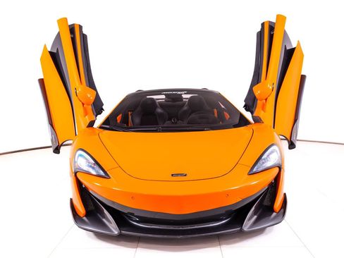 Used 2020 McLaren 600LT Spider RWD image 11