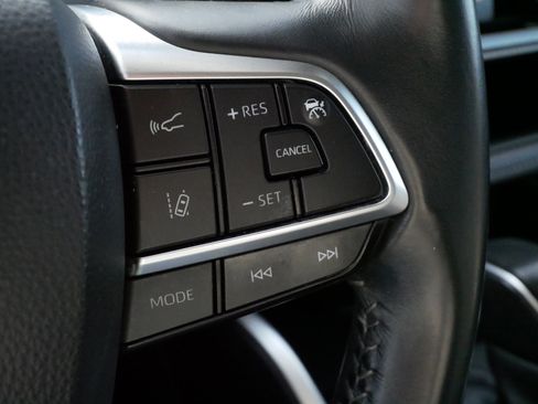 Used 2021 Toyota Highlander XLE image 27