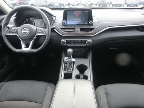 Used 2025 Nissan Altima 2.5 SV image 14