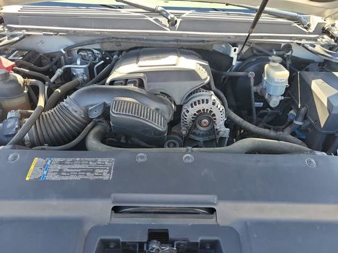 Used 2010 Cadillac Escalade Luxury image 16