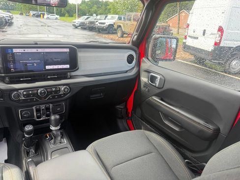 Used 2025 Jeep Wrangler Unlimited Sahara w/ Safety Group AWD/4WD image 44