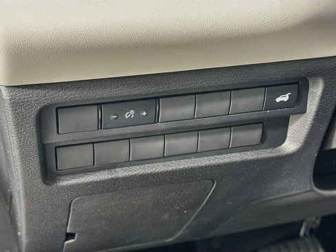 Used 2025 Mitsubishi Outlander SE FWD image 11