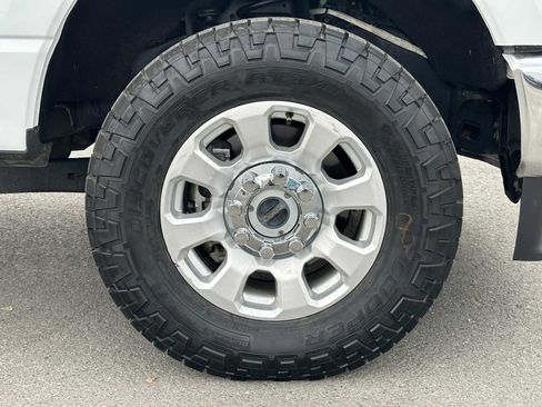 Used 2023 Ford F350 XLT image 9