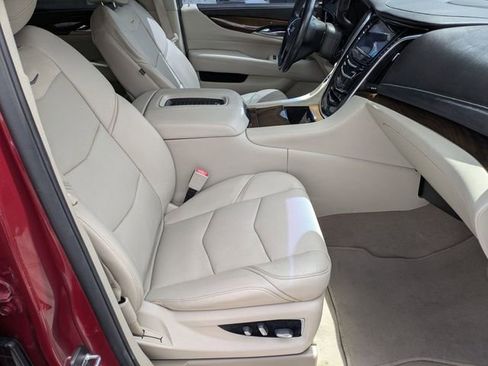 Used 2018 Cadillac Escalade Luxury image 35
