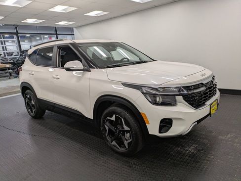 Certified 2025 Kia Seltos S image 3